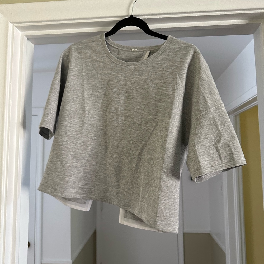 Lululemon cropped shirt with open back detailing